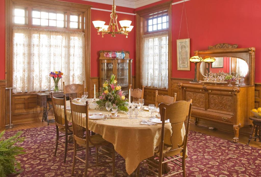 The Carriage House Inn B&B Линчбърг Екстериор снимка