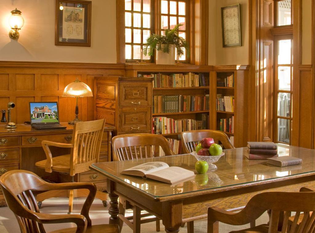 The Carriage House Inn B&B Линчбърг Екстериор снимка