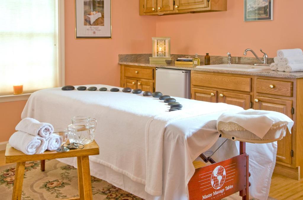 The Carriage House Inn B&B Линчбърг Екстериор снимка