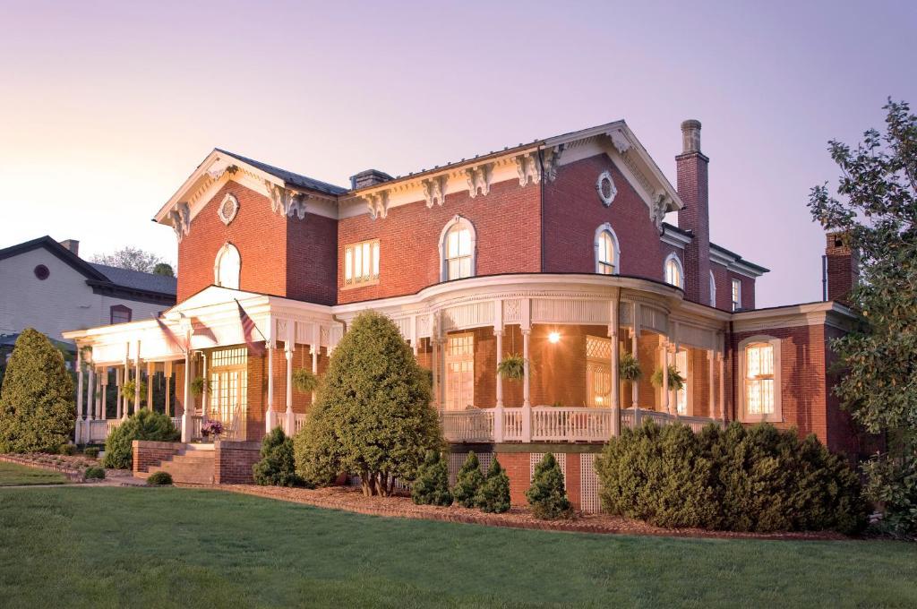 The Carriage House Inn B&B Линчбърг Екстериор снимка