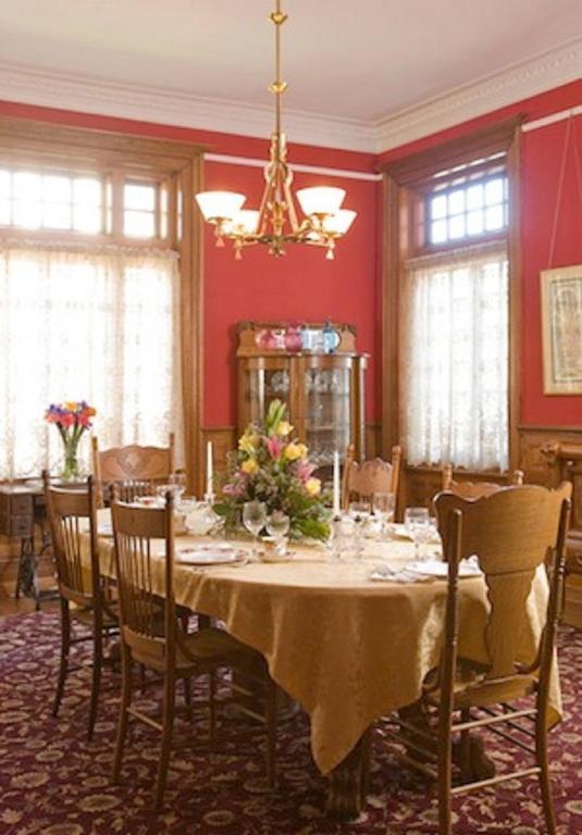 The Carriage House Inn B&B Линчбърг Екстериор снимка