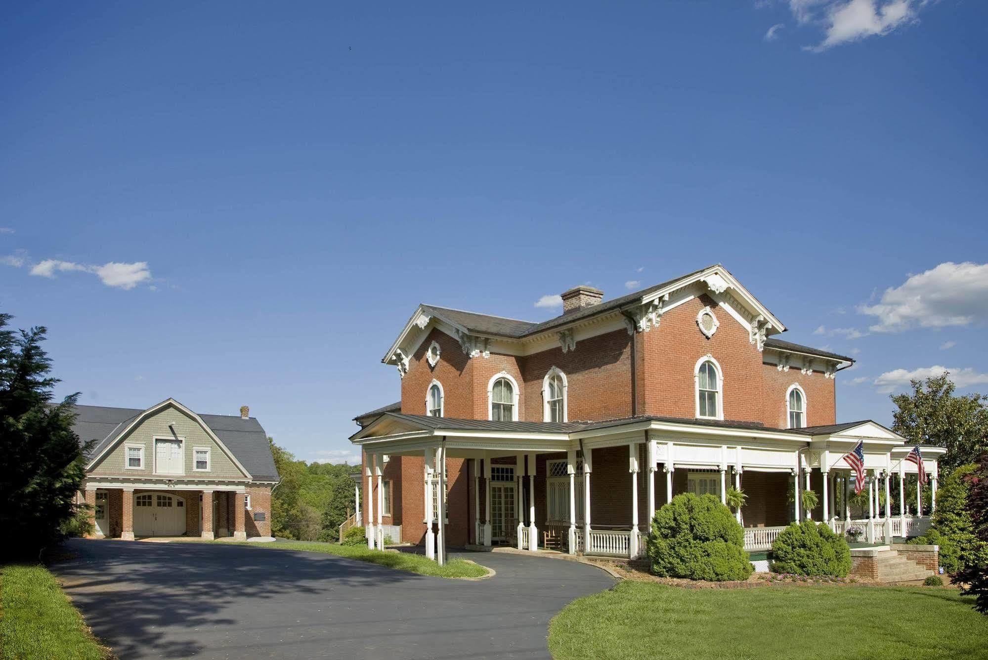 The Carriage House Inn B&B Линчбърг Екстериор снимка